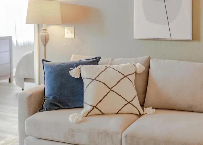 Landing - Modern With Amazing Amenities