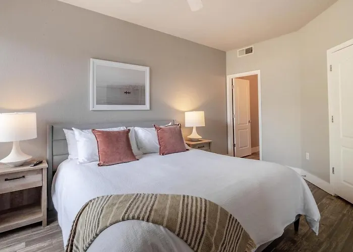 Landing - Modern With Amazing Amenities Apartment