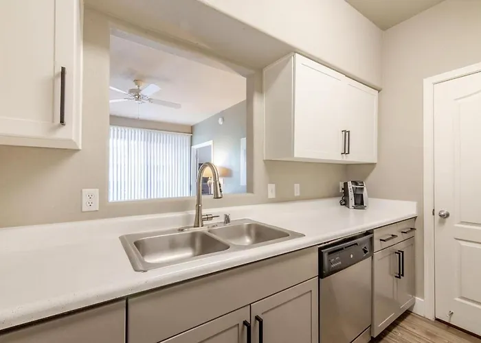 Apartment Landing - Modern With Amazing Amenities