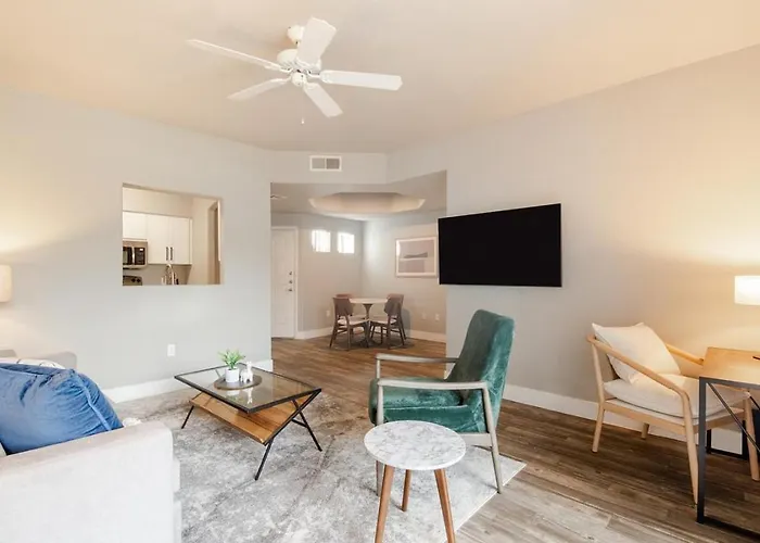 Landing - Modern With Amazing Amenities Apartment Phoenix