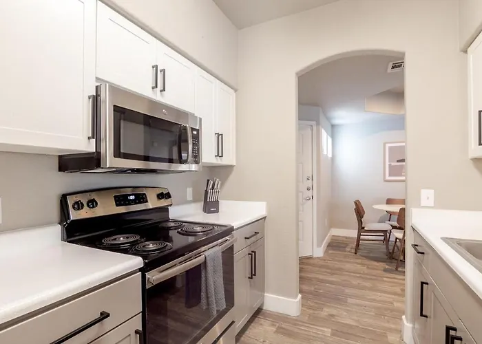 Apartment Landing - Modern With Amazing Amenities *
