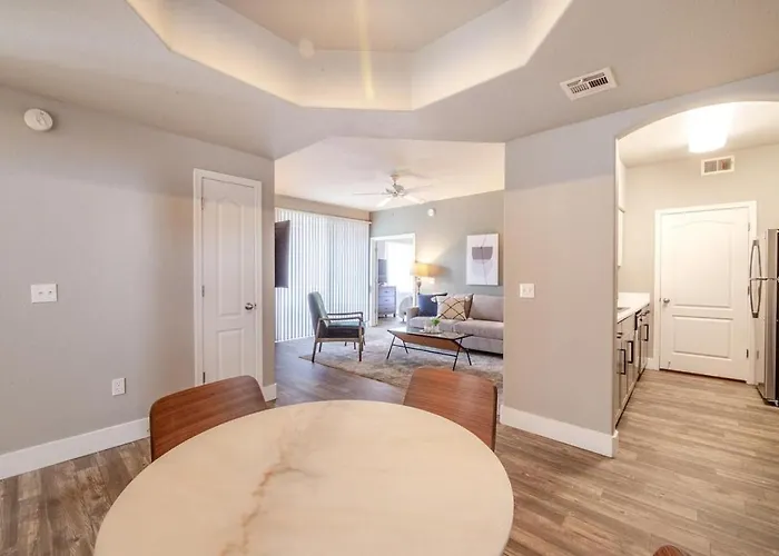 Apartment Landing - Modern With Amazing Amenities *